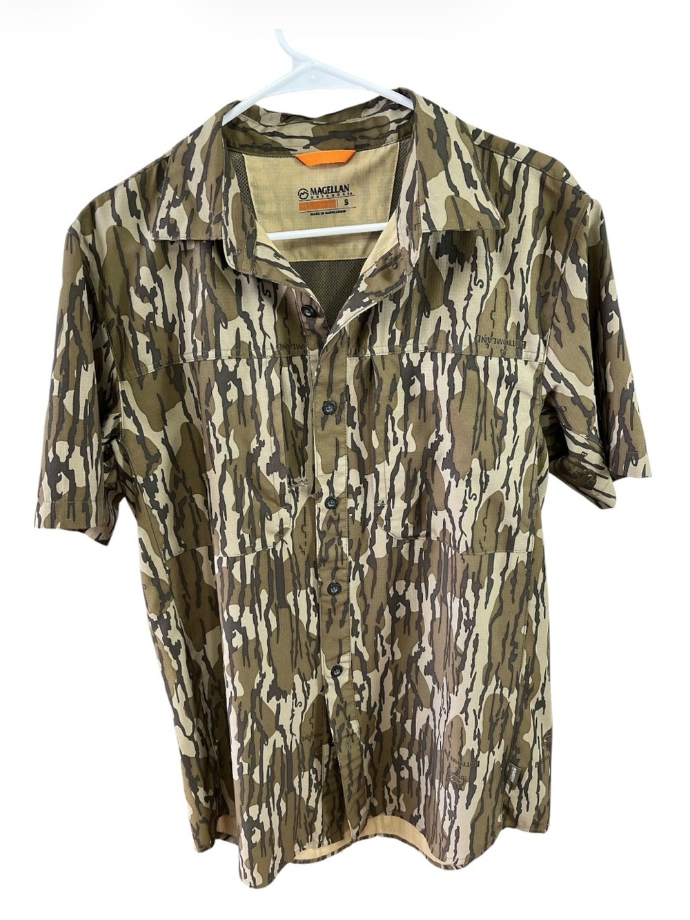 Magellan Outdoors Men's S Mossy Oak Bottomland Camo Short Sleeve Hunting Shirt